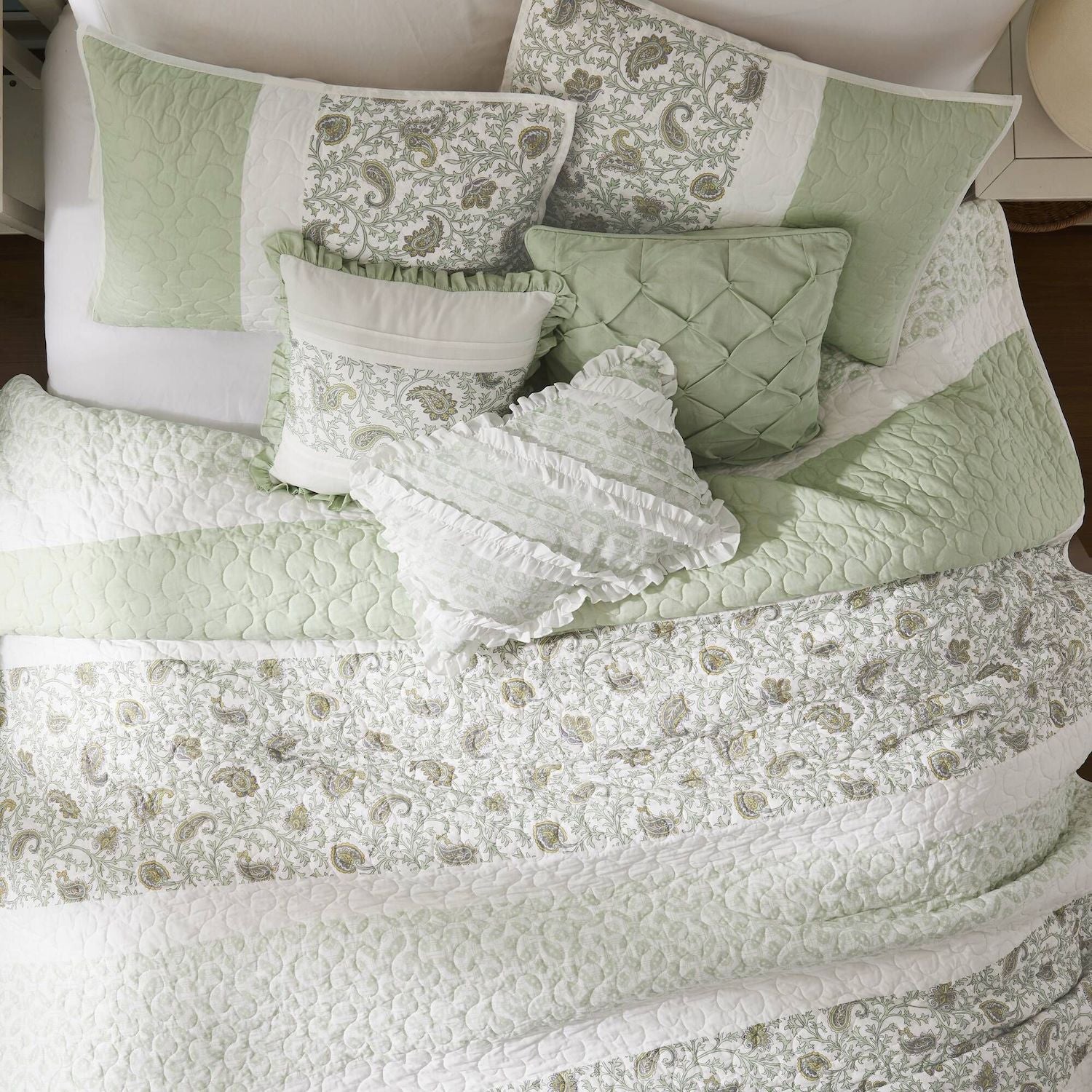 Madison Park 6-Piece Vanessa Quilt Set with Shams and Throw Pillows