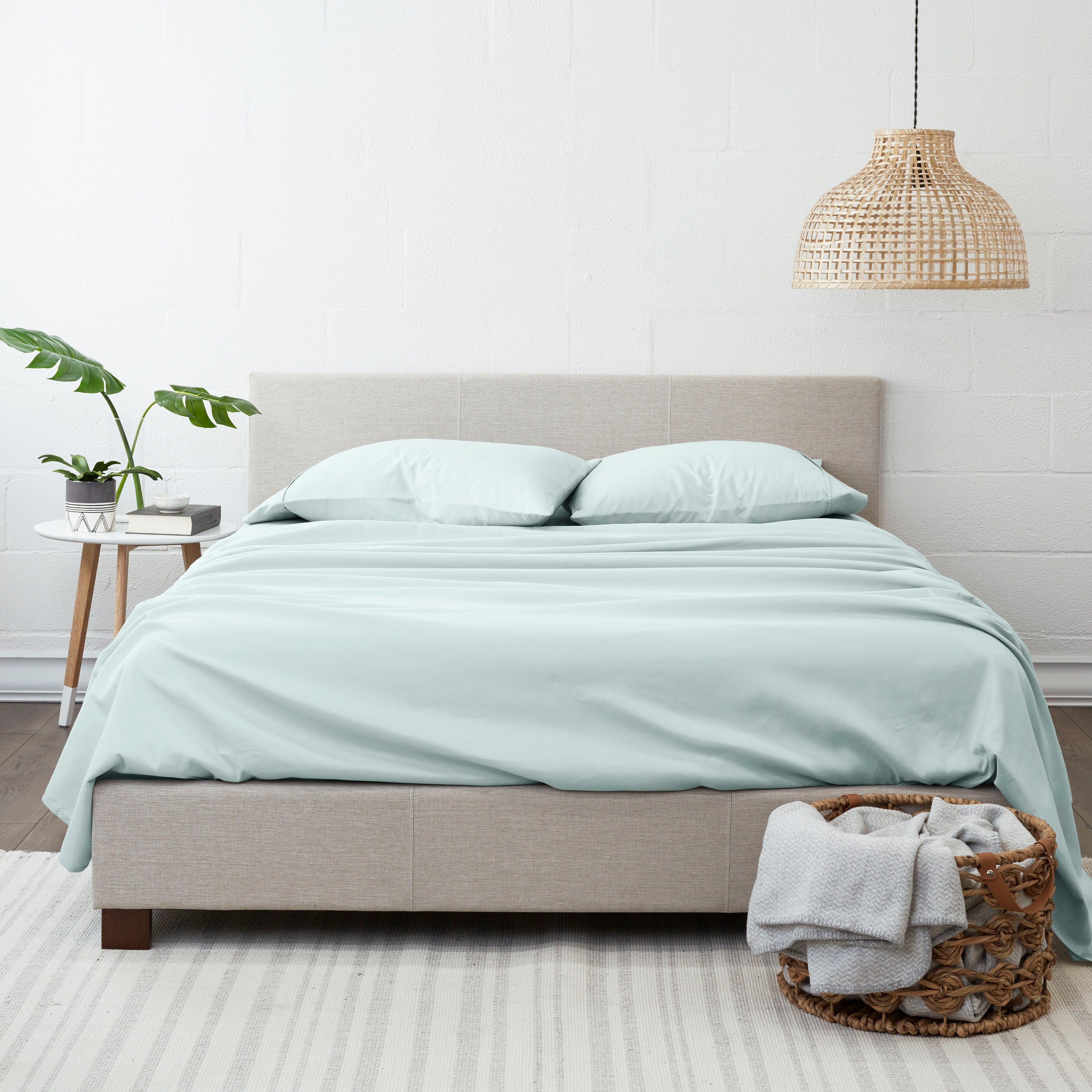 Ienjoy Home Queen Microfiber Mint 4-Piece Bed