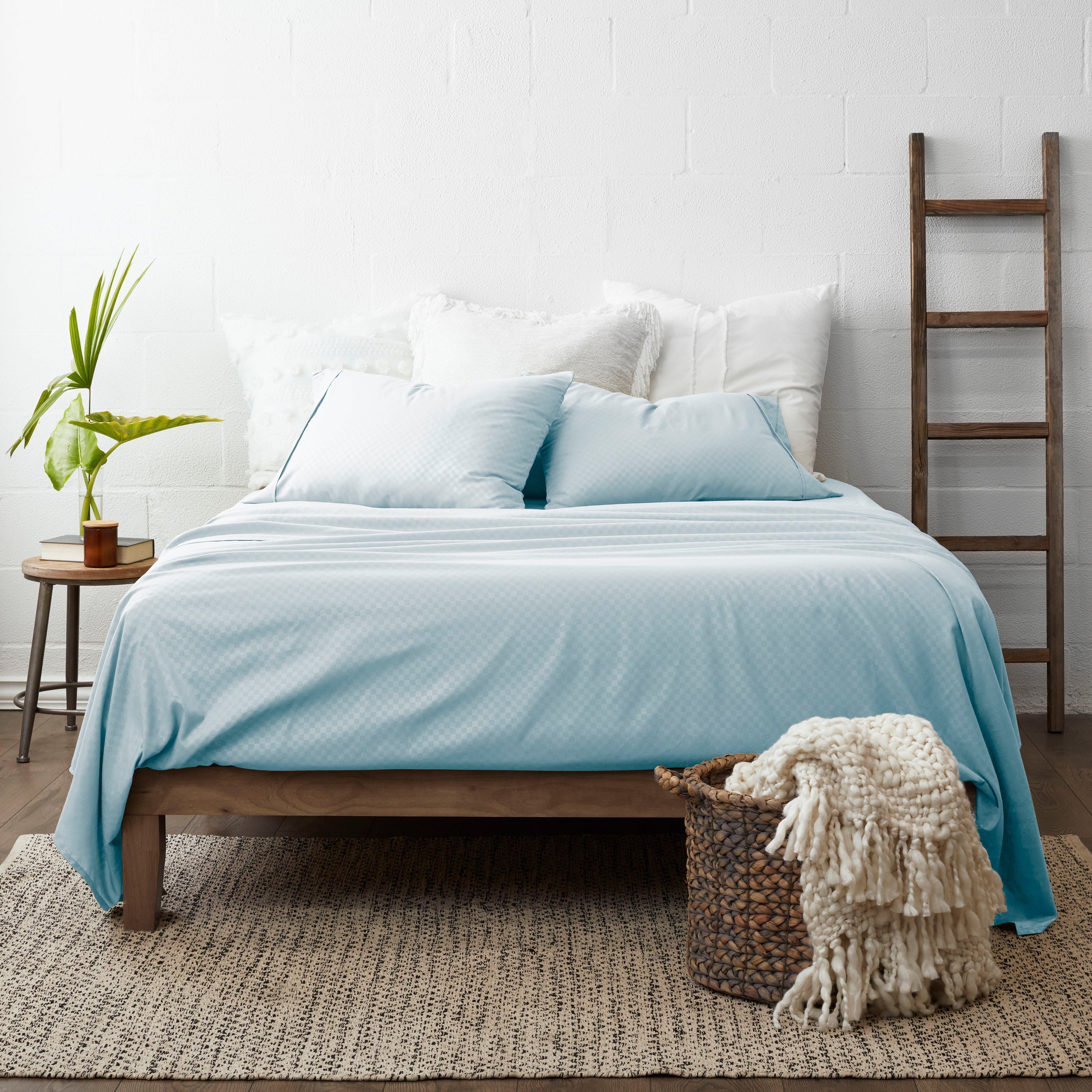Ienjoy Home Queen 20000-Thread Count Microfiber Aqua 4-Piece Bed Sheets