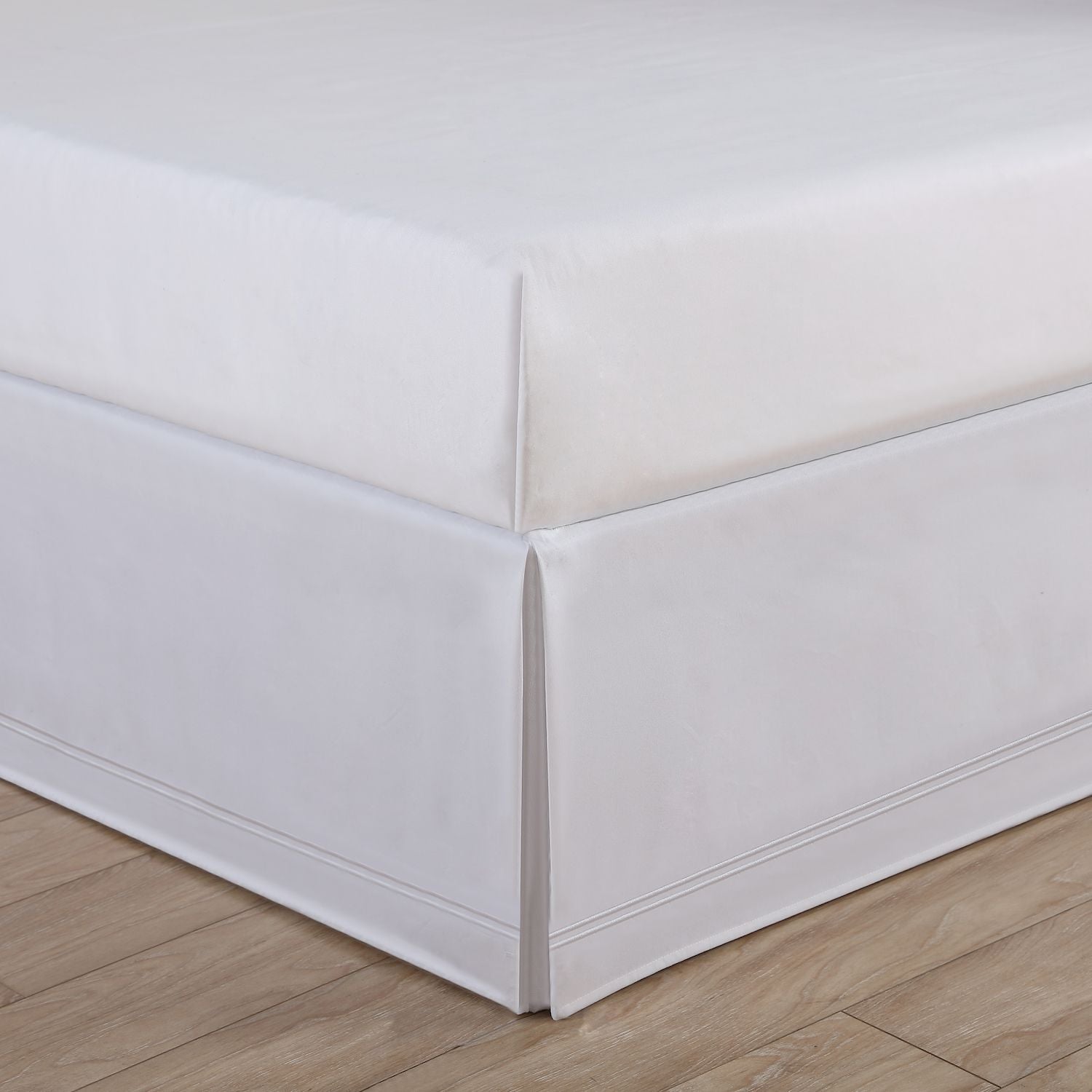 Luxury Hotel Embroidered Baratta Bedskirt