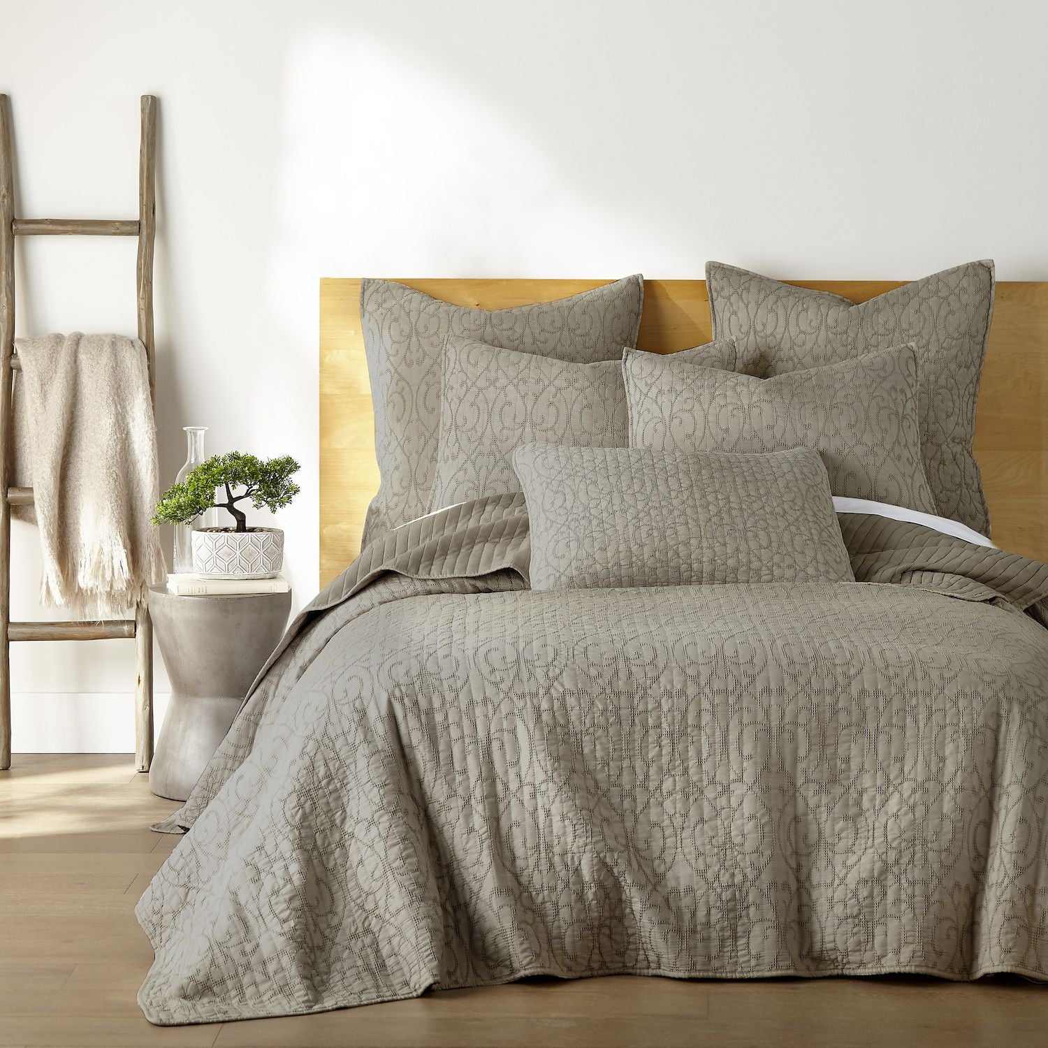 Homthreads Beckett Quilt Set & Shams