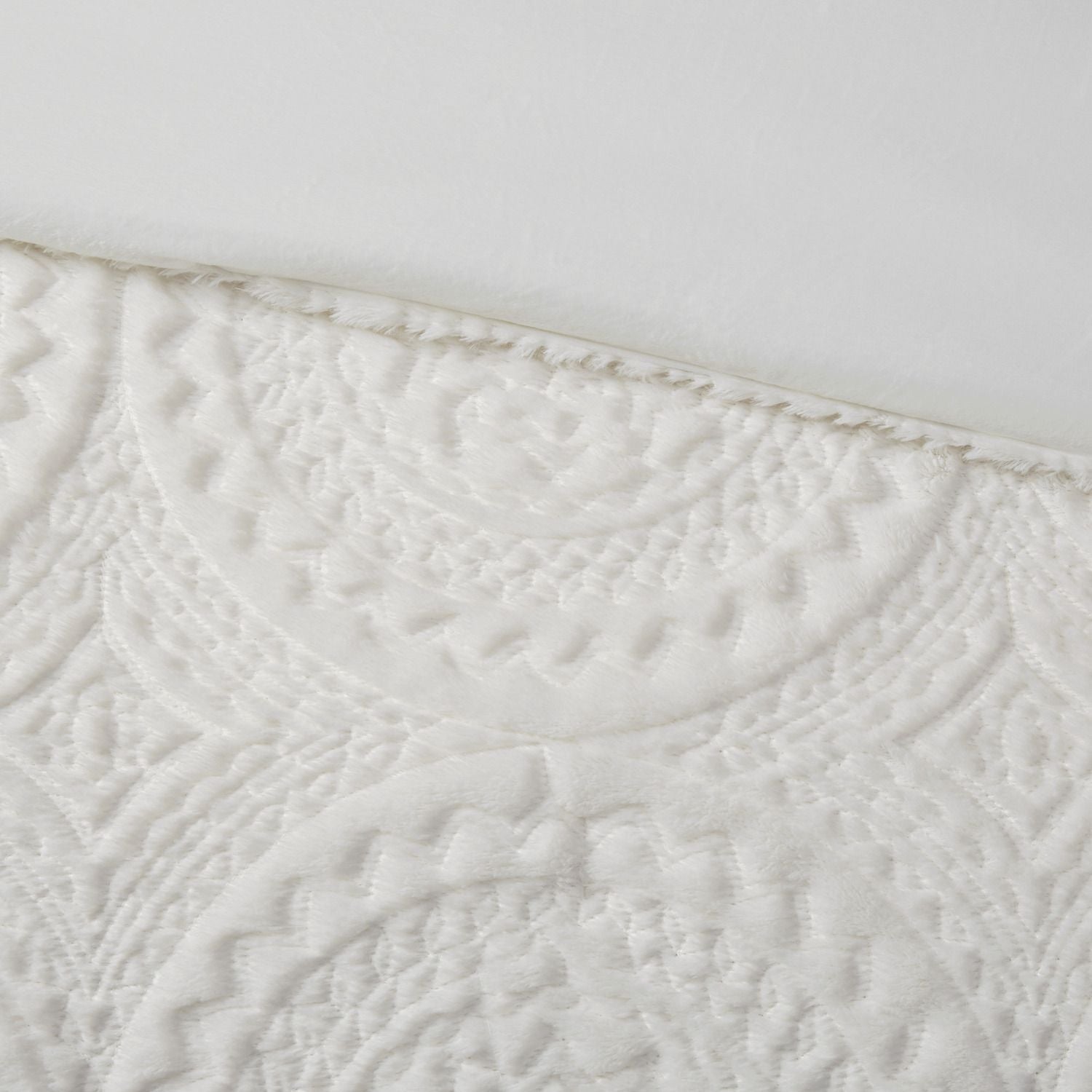 Madison Park Nova Embroidered Medallion Ultra Plush Duvet Cover Set with Shams