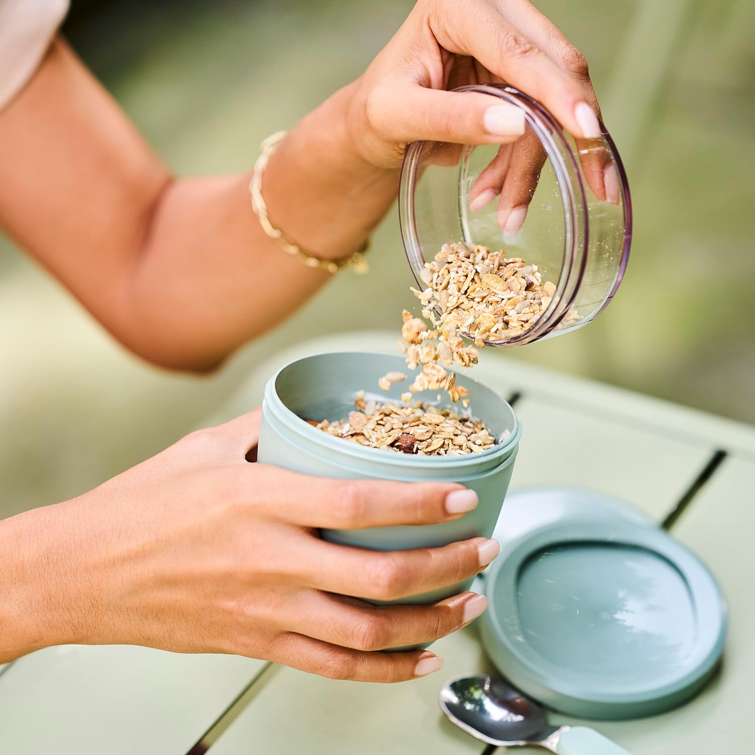 Mepal Overnight Oats jar - Practical Yoghurt Cup & Muesli Cup - Separate Compartments for Yoghurt & Muesli - Suitable for Freezer, Microwave & Dishwasher - 500 ml + 200 ml - Blue