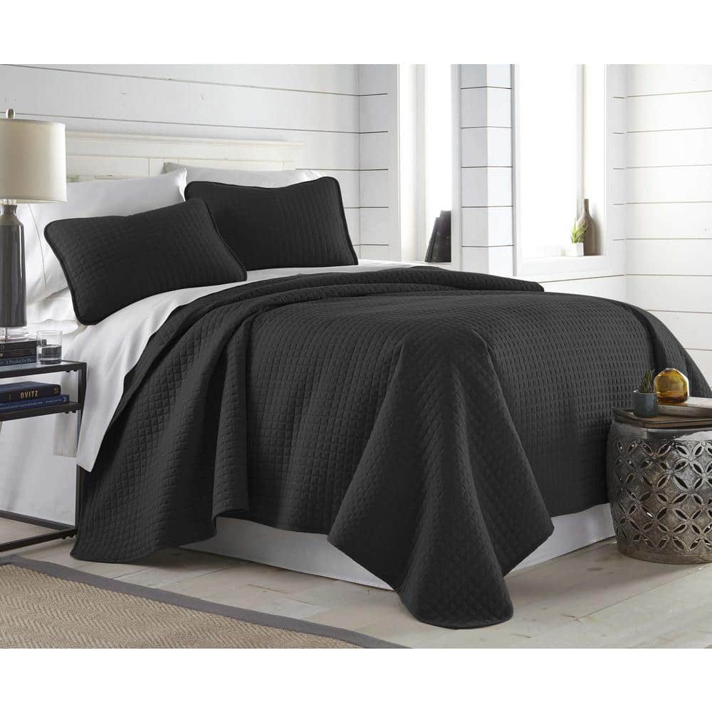 Vilano Oversized Black Microfiber Full/Queen Quilt and Sham Set