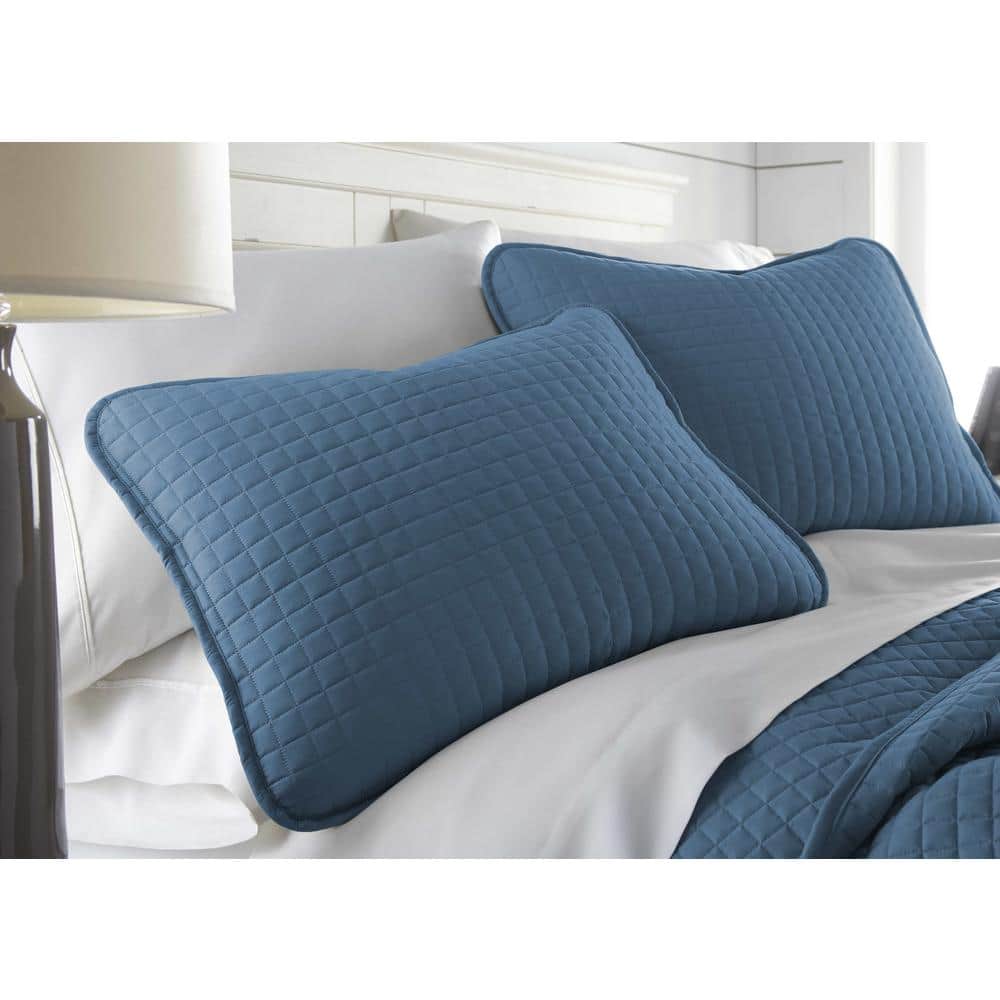 Vilano Oversized Coronet Blue Twin Microfiber Quilt and Sham Set