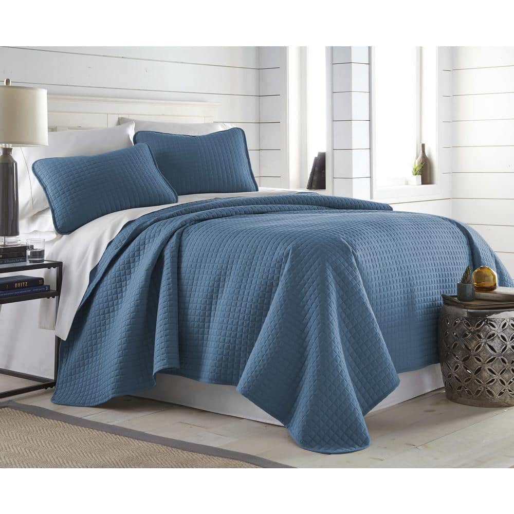 Vilano Oversized Coronet Blue Twin Microfiber Quilt and Sham Set