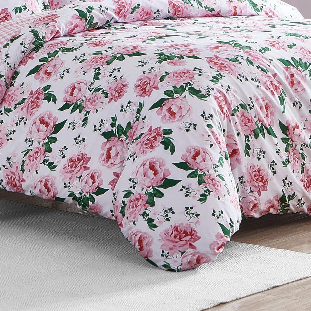 Betsey Johnson Blooming Roses 2-Piece Pink Microfiber Reversible Twin Duvet Set
