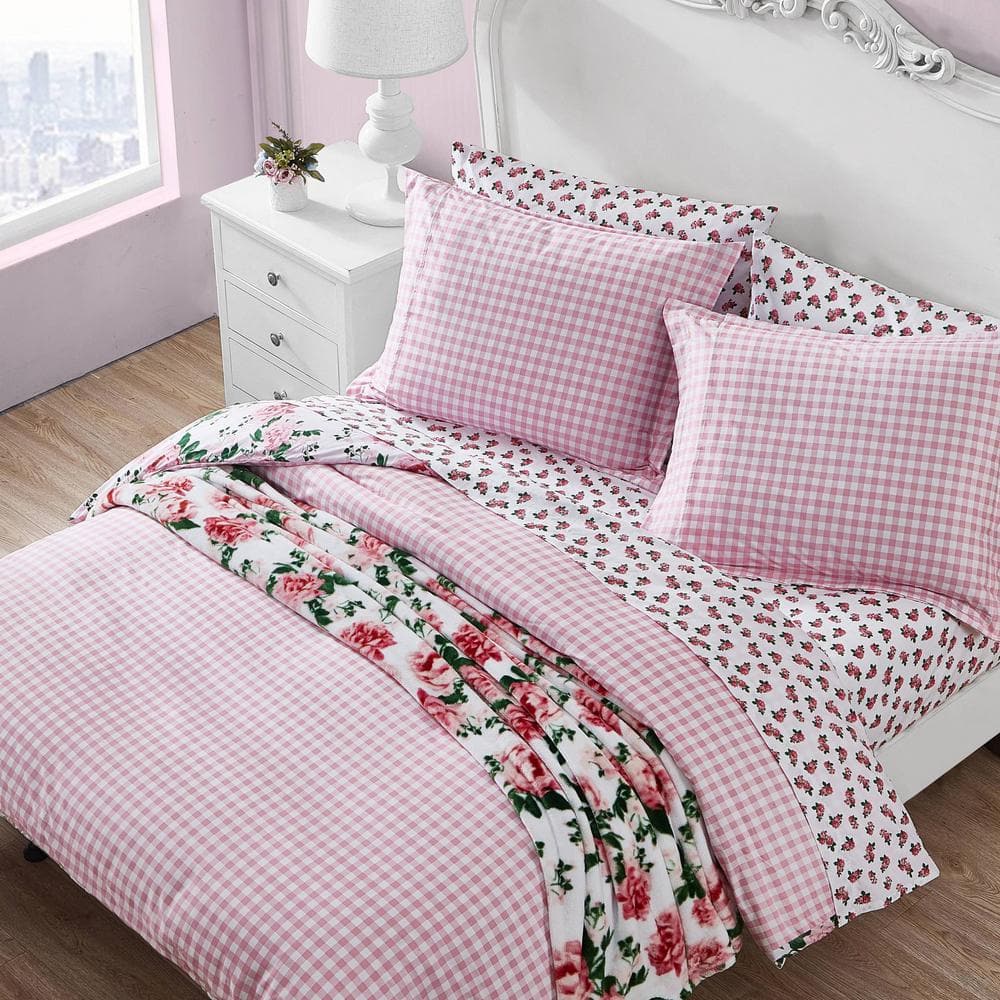 Betsey Johnson Blooming Roses 2-Piece Pink Microfiber Reversible Twin Duvet Set