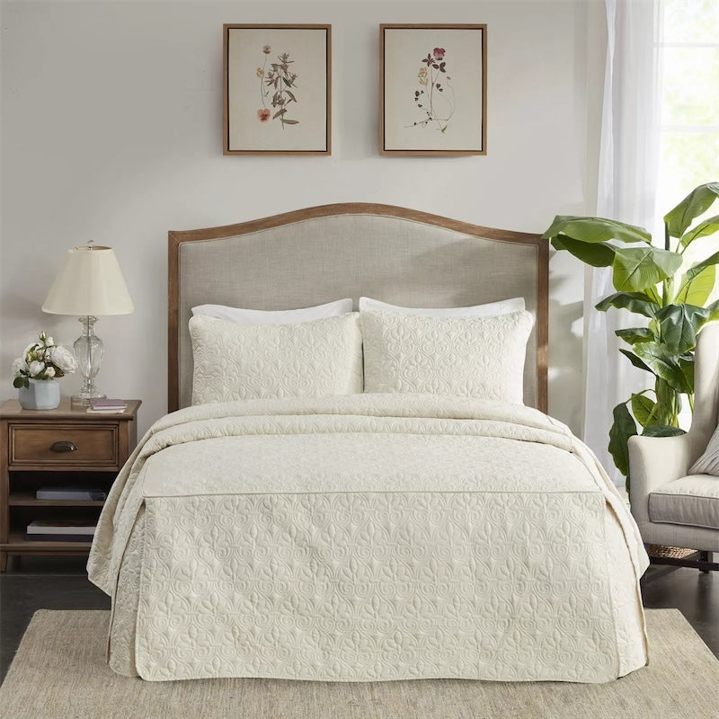 Madison Park Mansfield 3-piece Split Corner Pleated Bedspread Set
