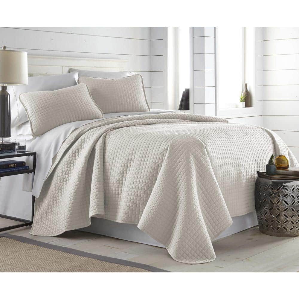 Vilano Oversized Bone Microfiber Full/Queen Quilt and Sham Set