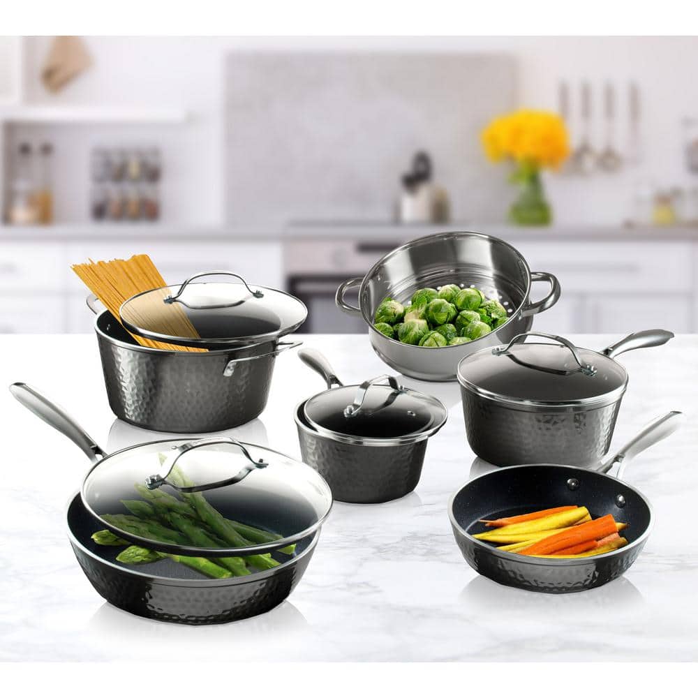 10-Piece Aluminum Hammered Ultra-Durable Non-Stick Diamond Infused Cookware Set in Red
